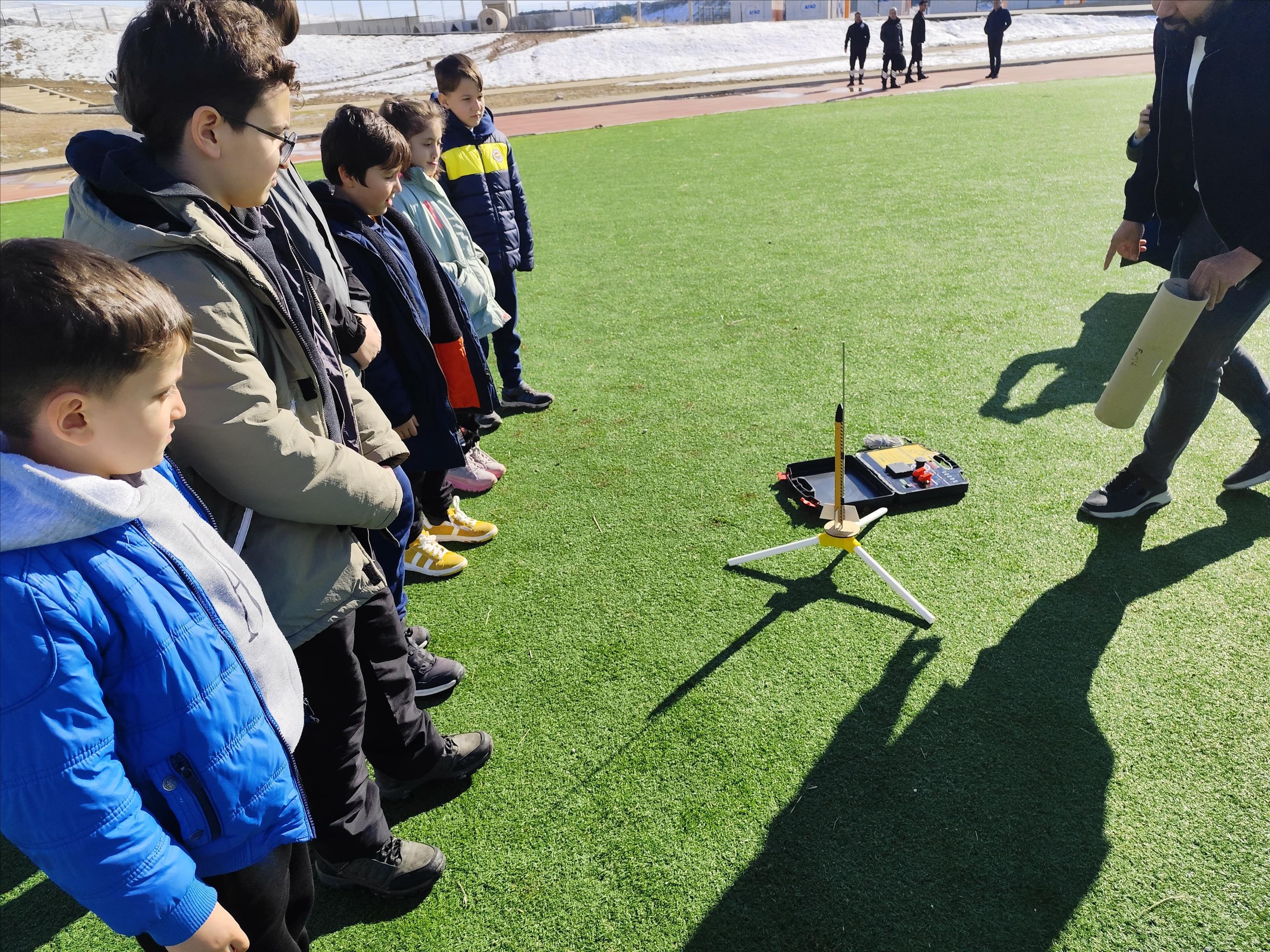 robotik-kodlama-egitimleri-kapsaminda-roket-atis-etkinligi-gerceklestirildi