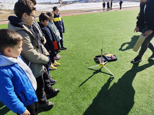 robotik-kodlama-egitimleri-kapsaminda-roket-atis-etkinligi-gerceklestirildi